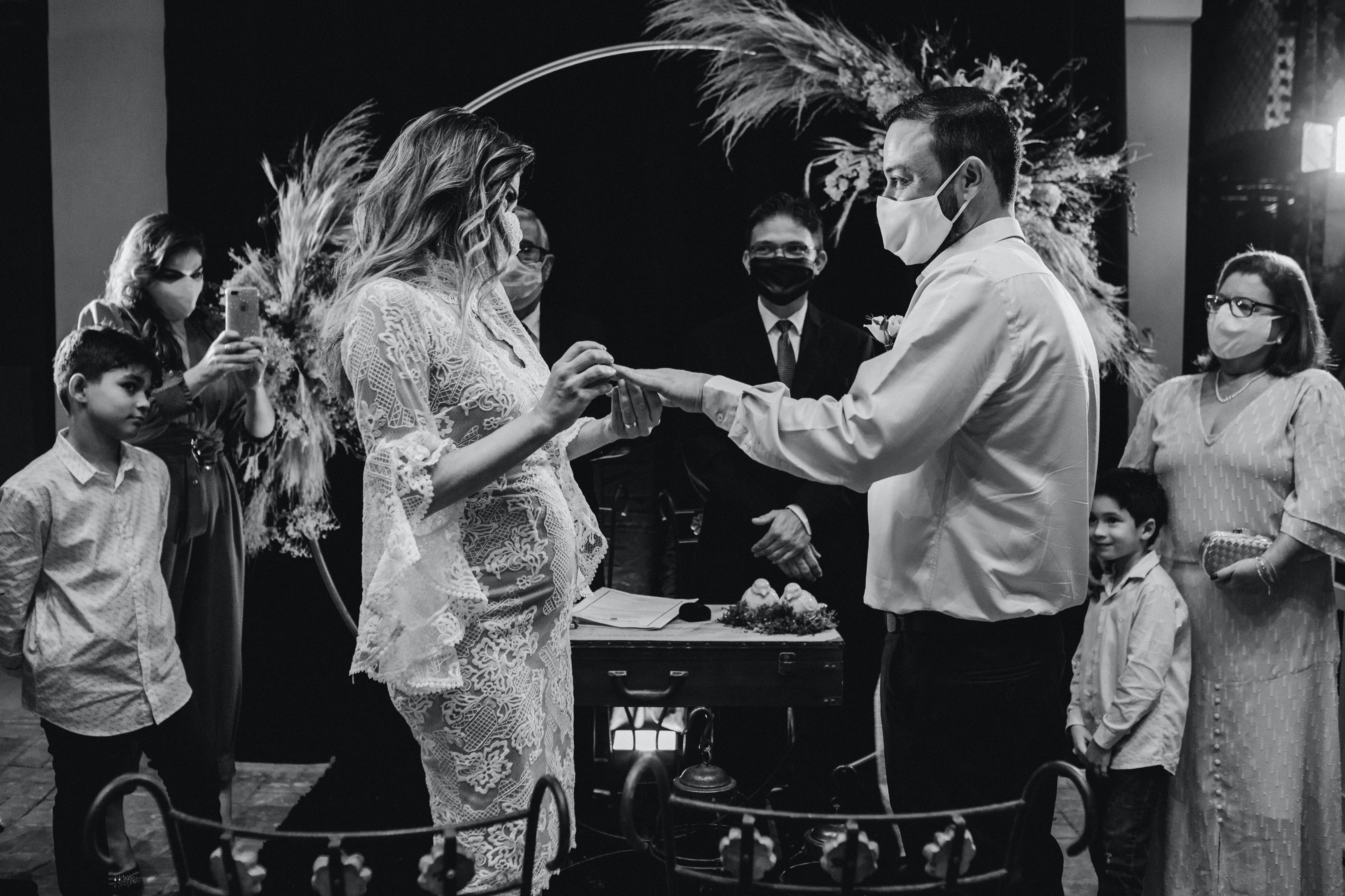 What The Experts Want You To Know About Postponing Your Wedding