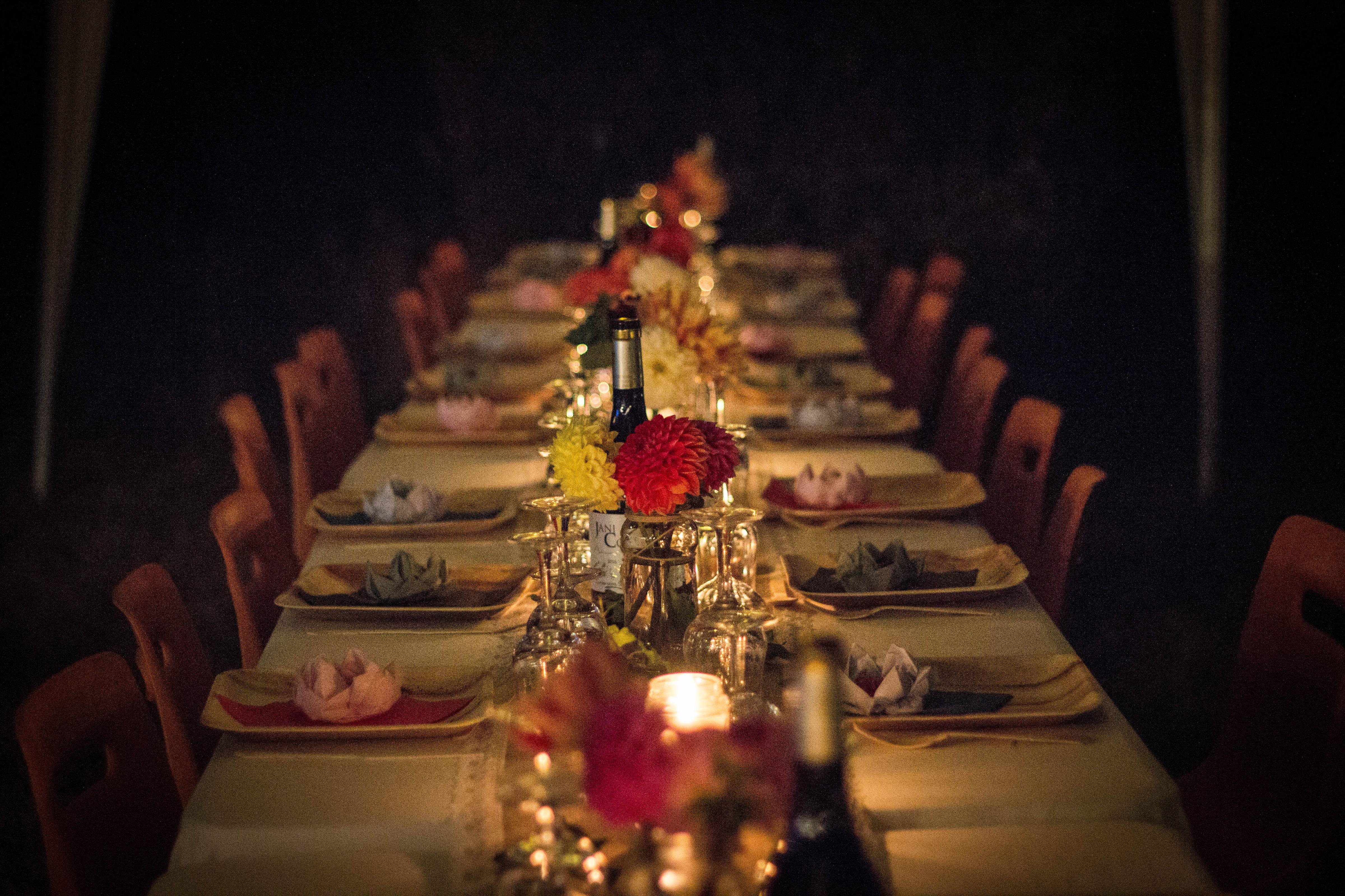 3 Really Good Reasons to Serve Your Wedding Food Family Style