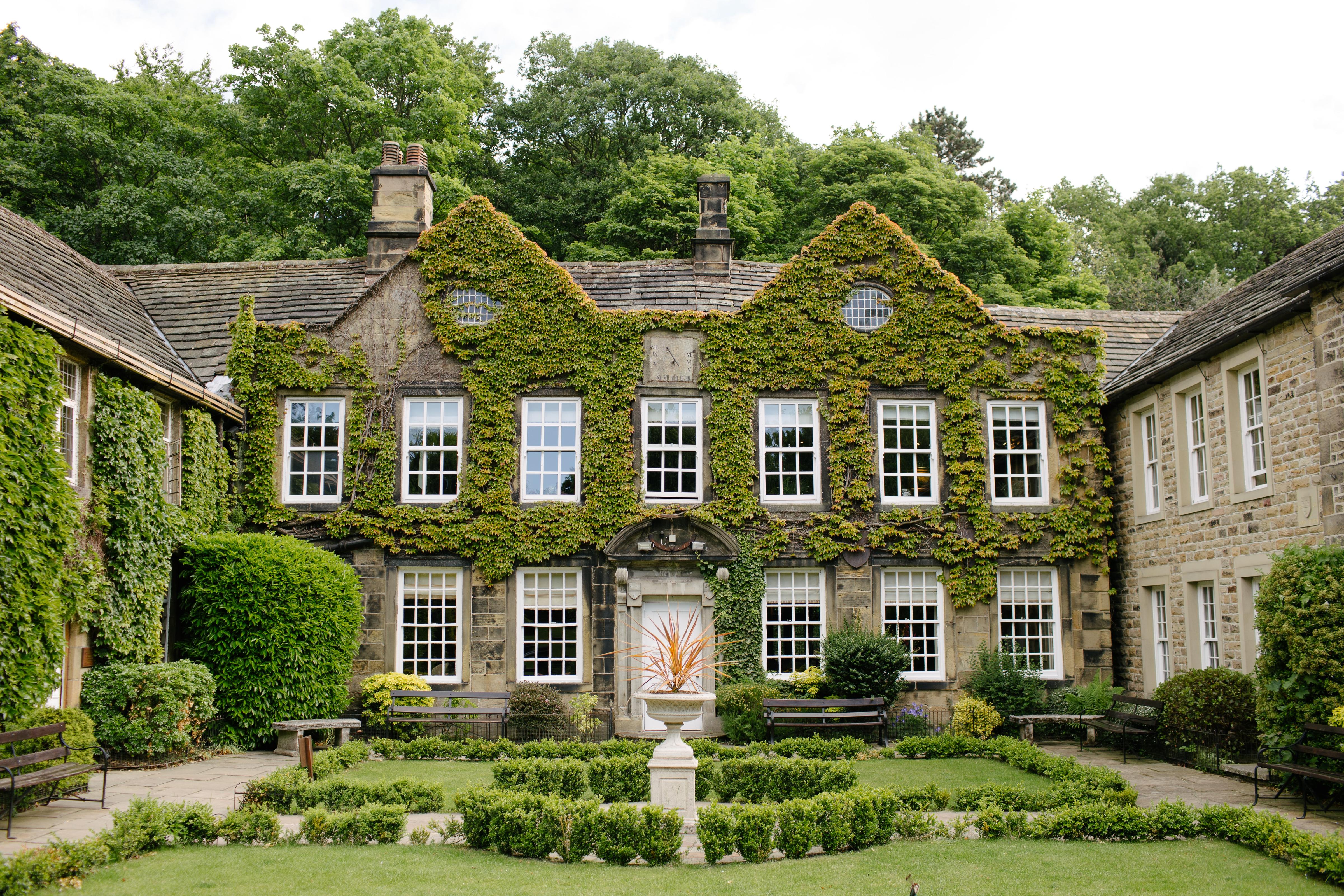 Ten Surprising Tips For Booking Your Wedding Venue