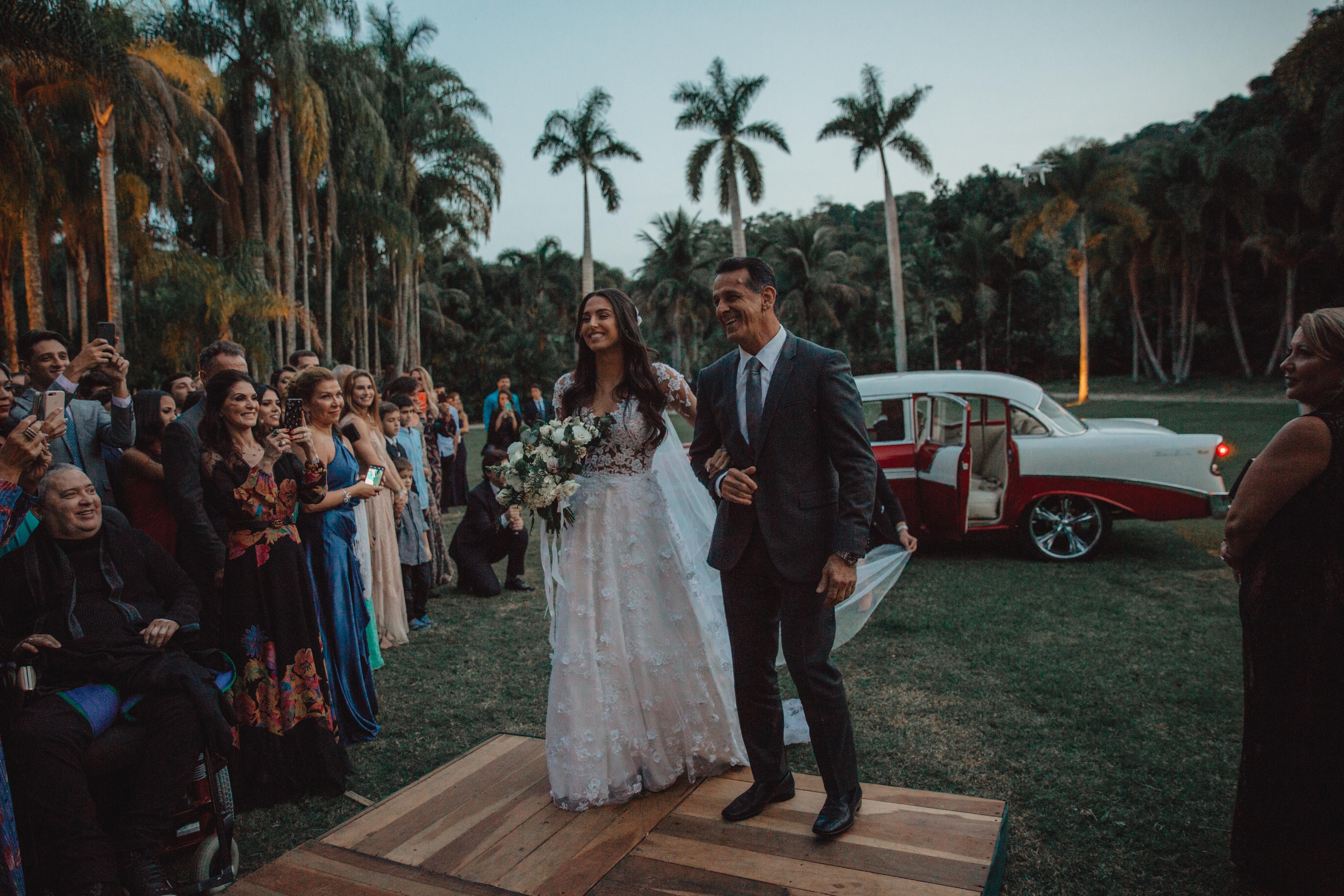 5 Tips for Hosting an Amazing After-Party