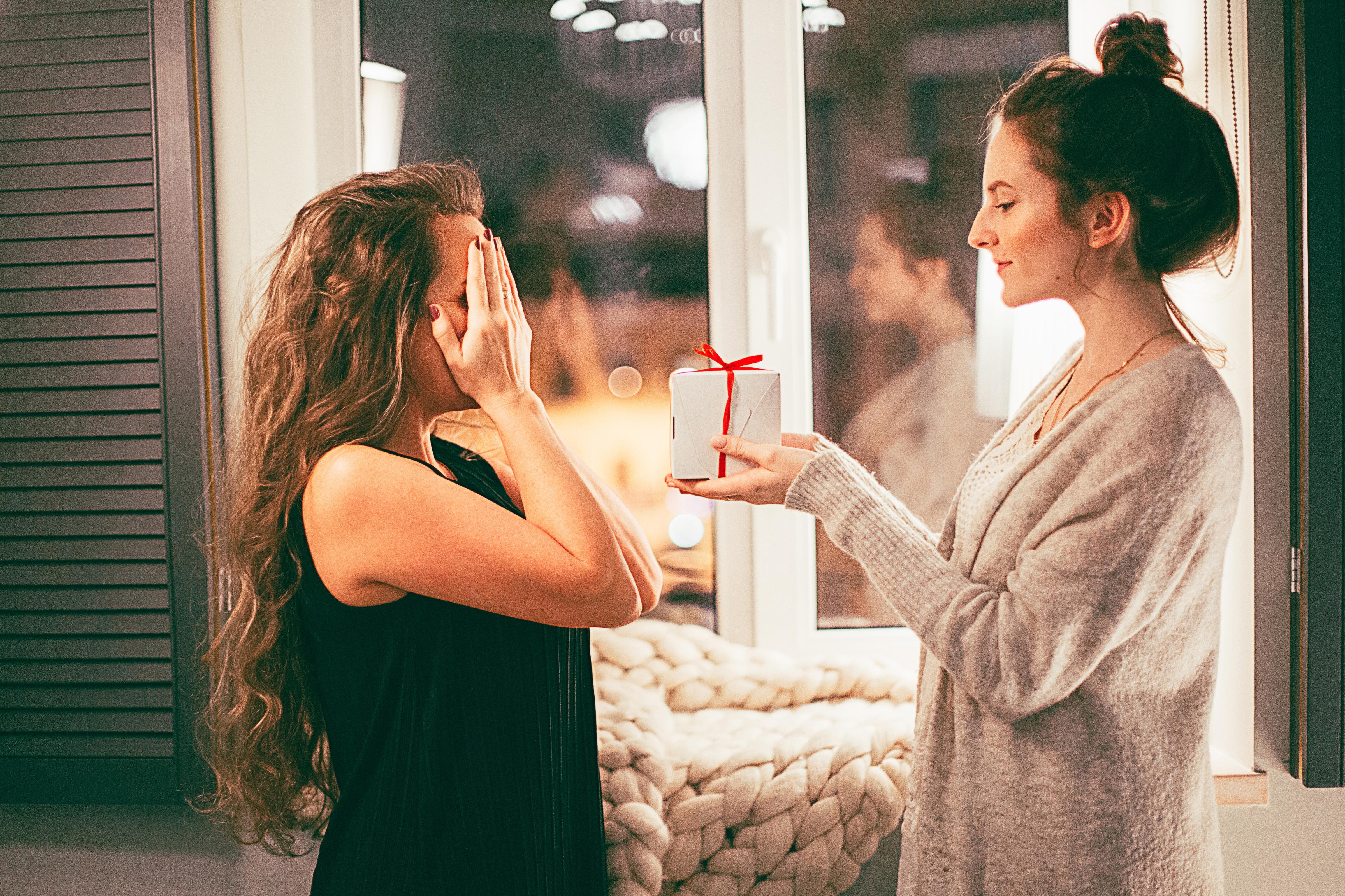Gift Guide: What to Give to Your Beautiful Bridesmaids