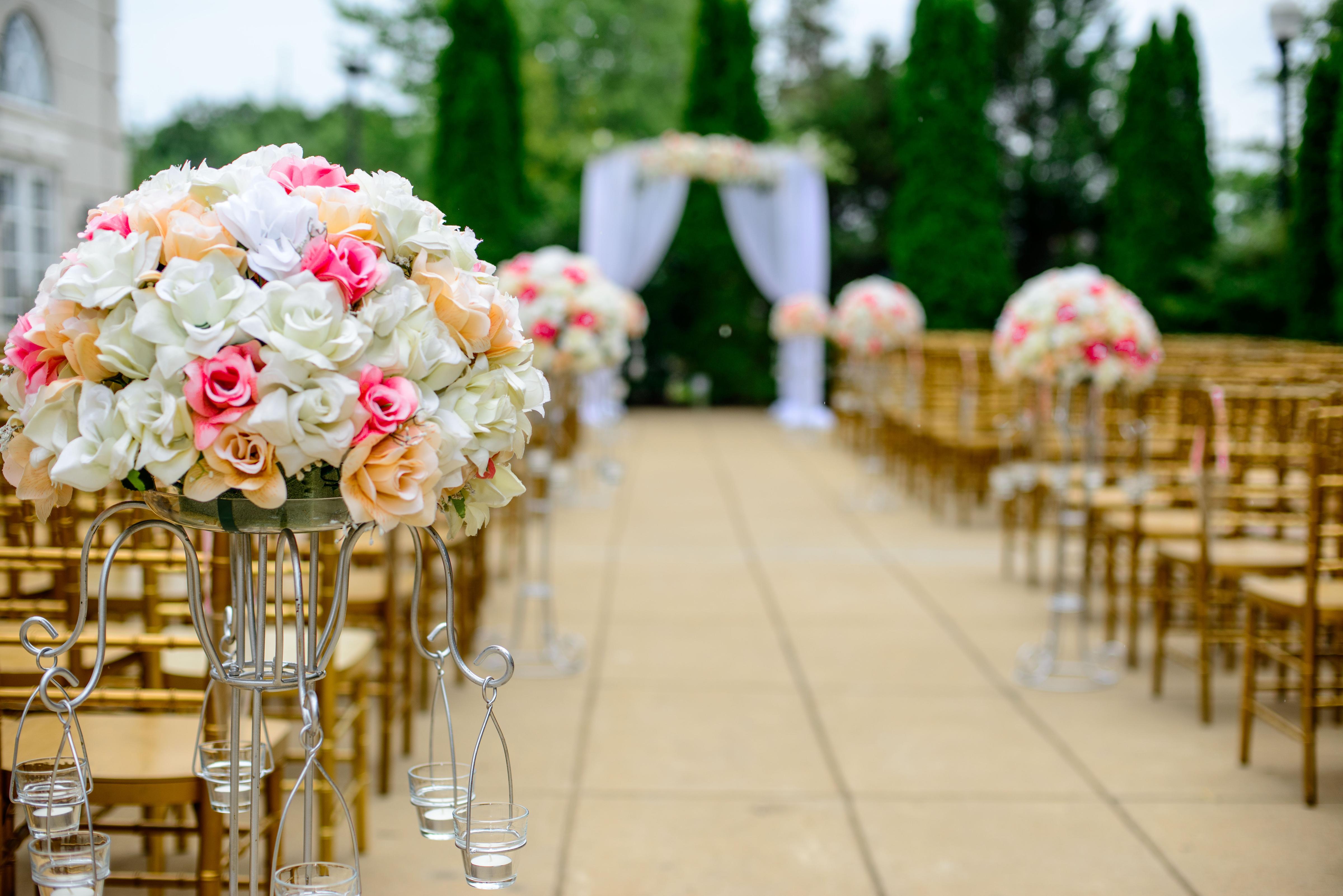 9 Ways to Save Some Serious Money on Your Wedding Venue