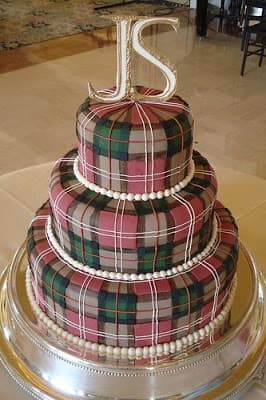 How to Have a Christmas Wedding That Isn't Red & Green