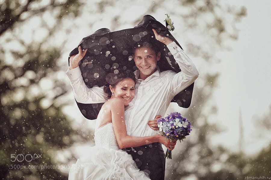 30 Photos of Newlyweds Who Made It Through the Rain
