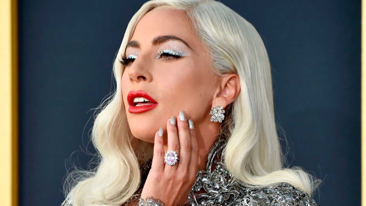 Lady Gaga is Engaged and has a $400,000 Ring?!