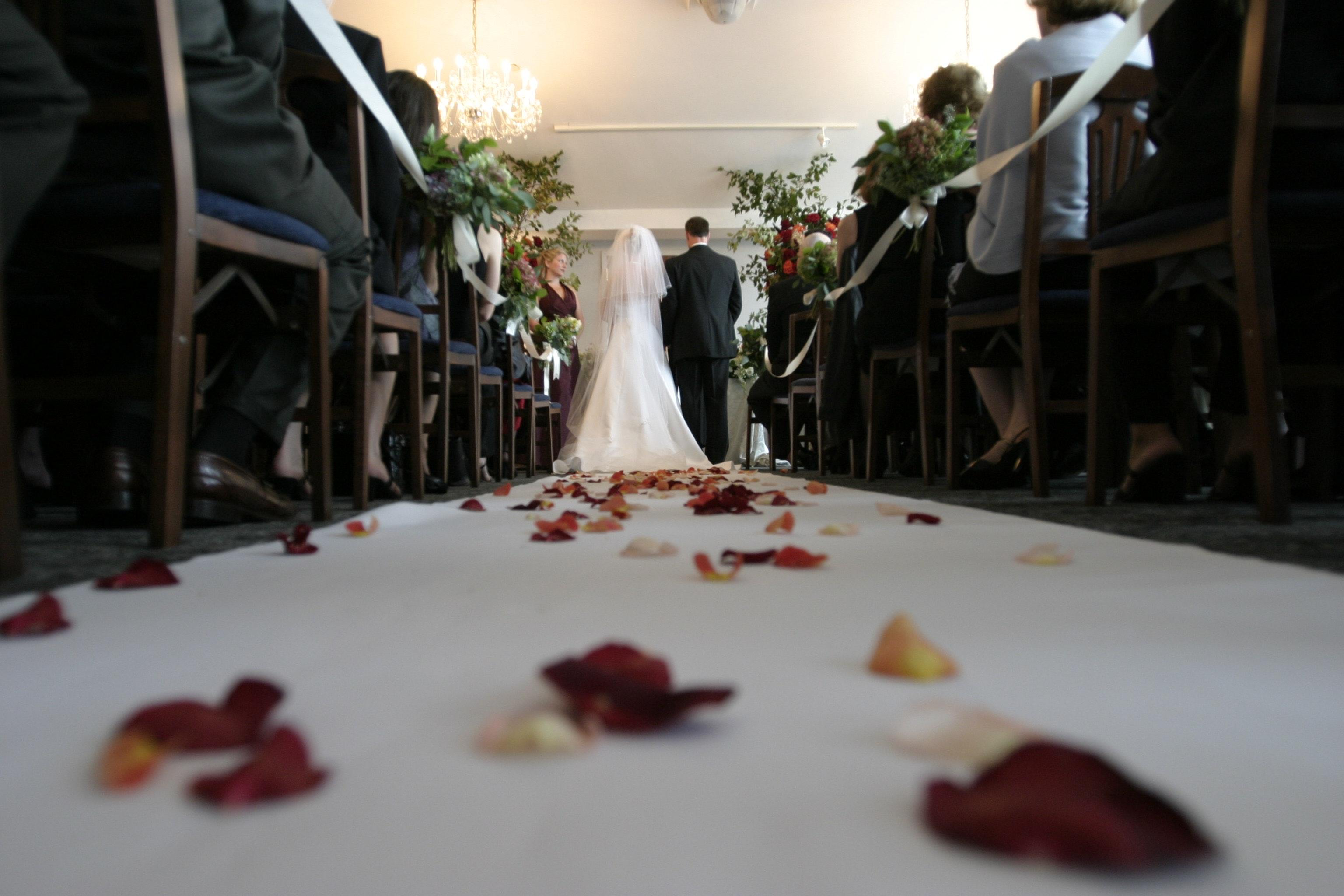 How to Have an Unplugged Wedding