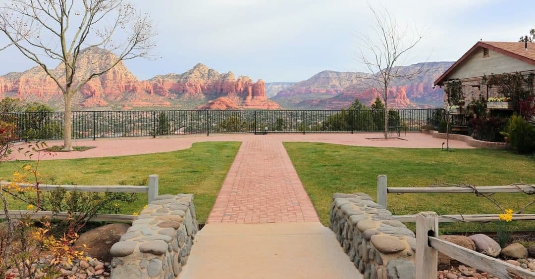 Sky Ranch Lodge