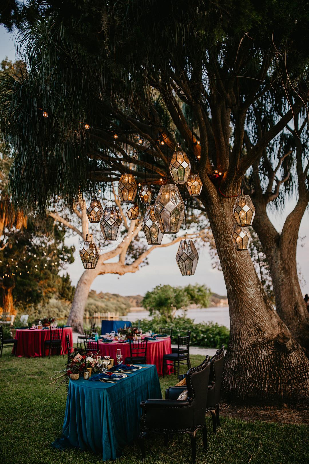 Dark and Dreamy Backyard Wedding in Sarastoa by Arianna Fallacaro photo 3