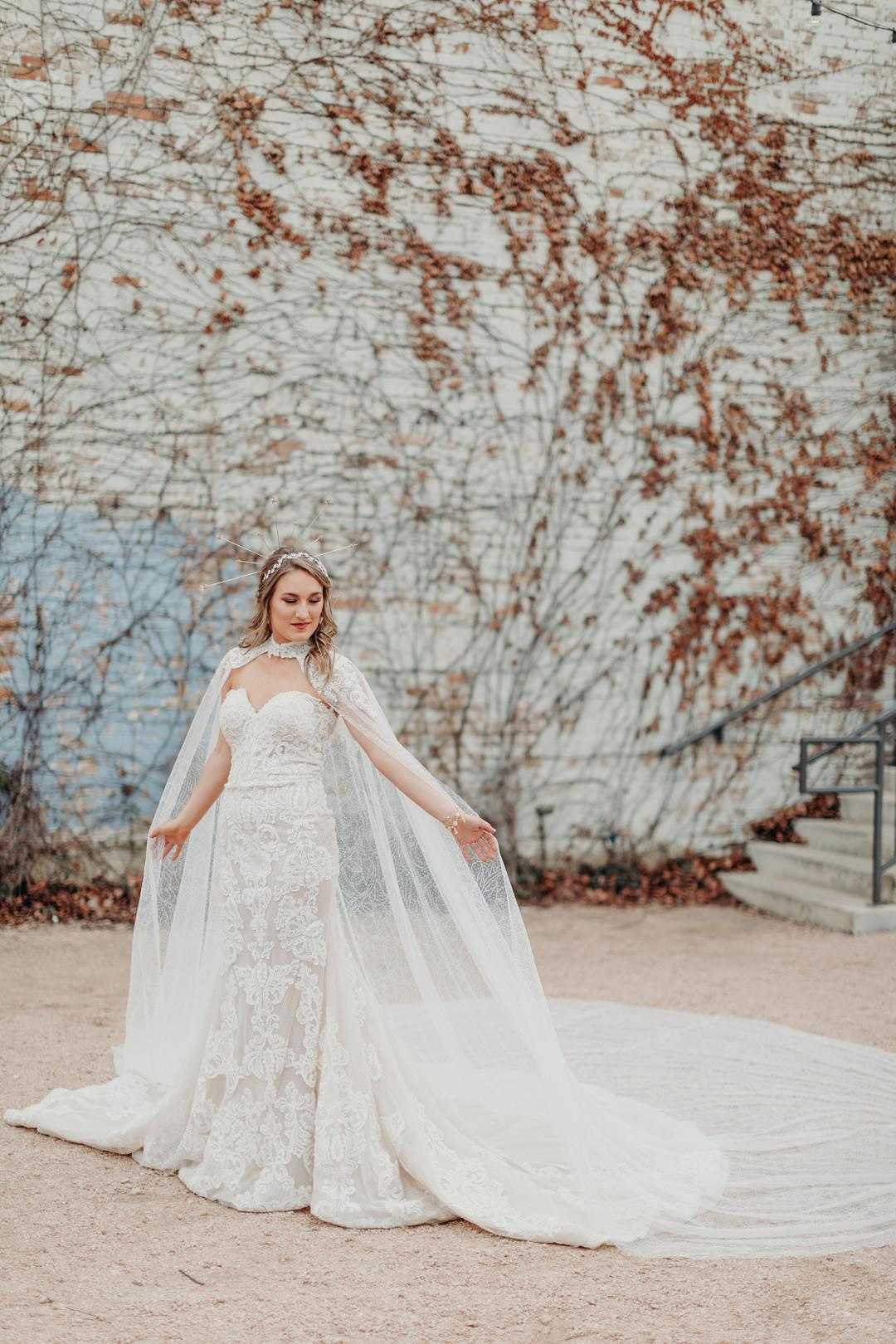 Artsy Urban Wedding in Dallas by Leah Goetzel photo 4