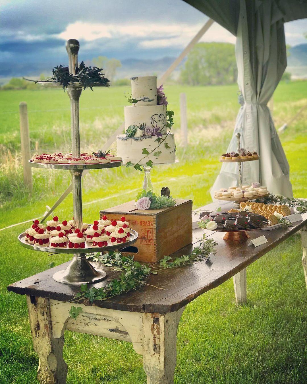 Elle's Belles Bakery portfolio 1