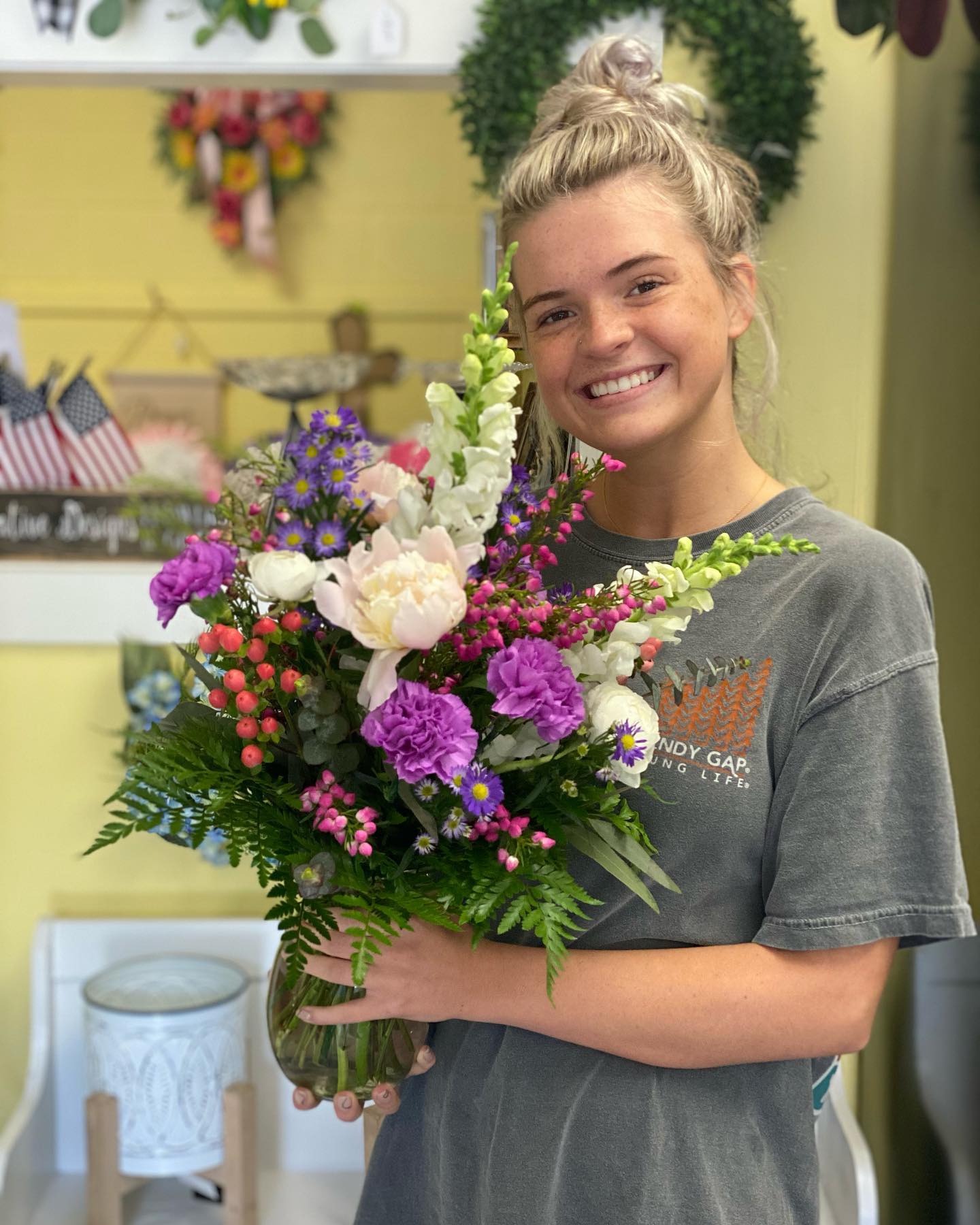 Creative Design Flowers and Gifts