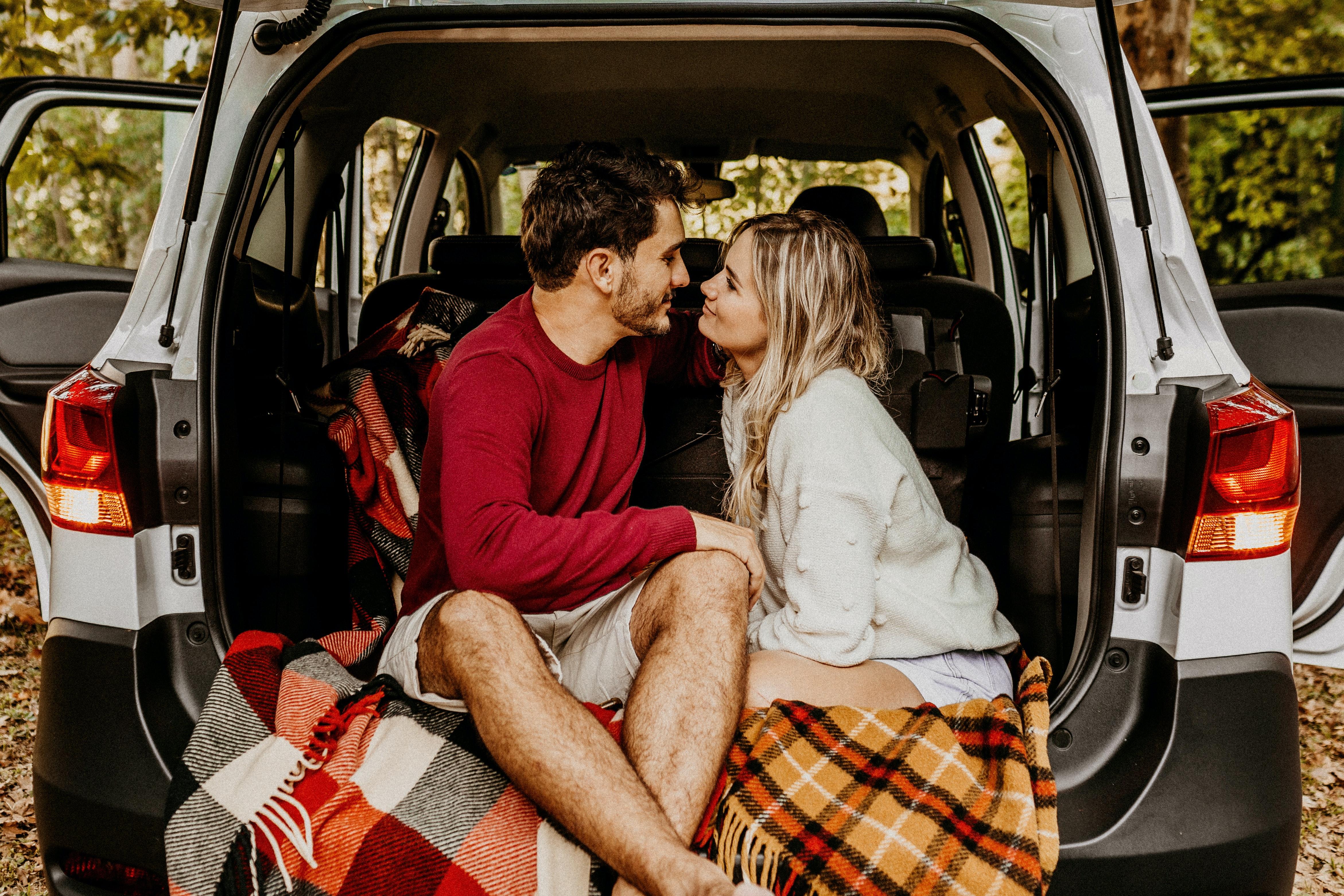 Thinking of Buying Your Guy an Engagement Ring? Read Our Tips First!
