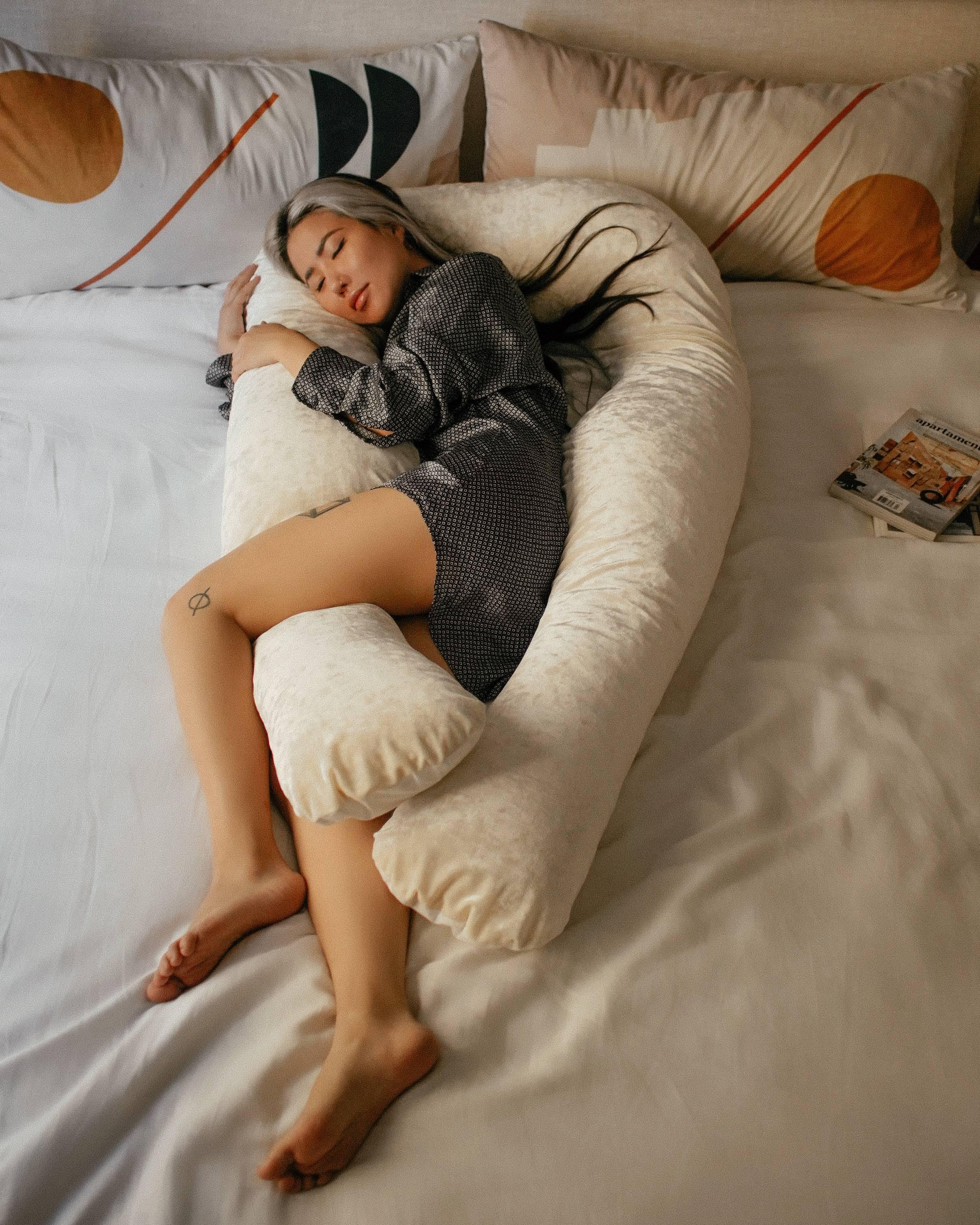 Yana Pillow