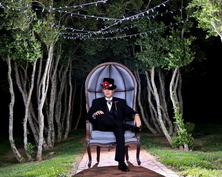 Southern Gothic Wedding in a Virginia mansion 9
