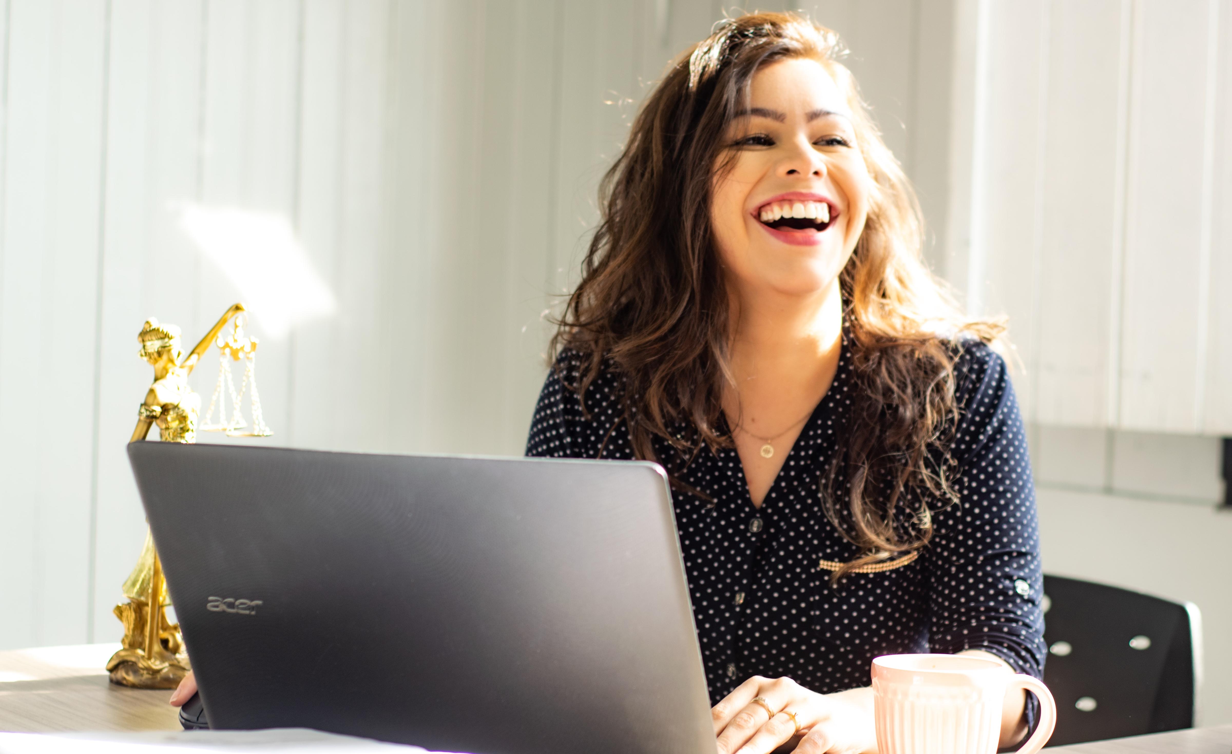 The Difference Between a Free and Paid Wedding Website