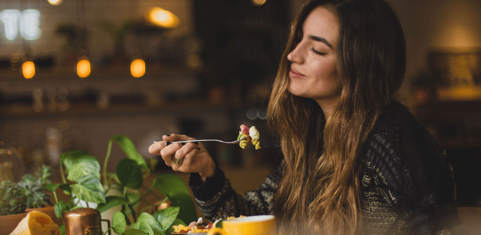 What to Eat and Drink on Your Wedding Day and What to Avoid