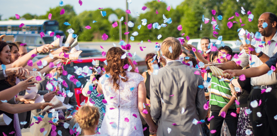 8 Ways to Work a Wedding Without a Plus-One
