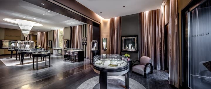 Van Cleef & Arpels portfolio 1