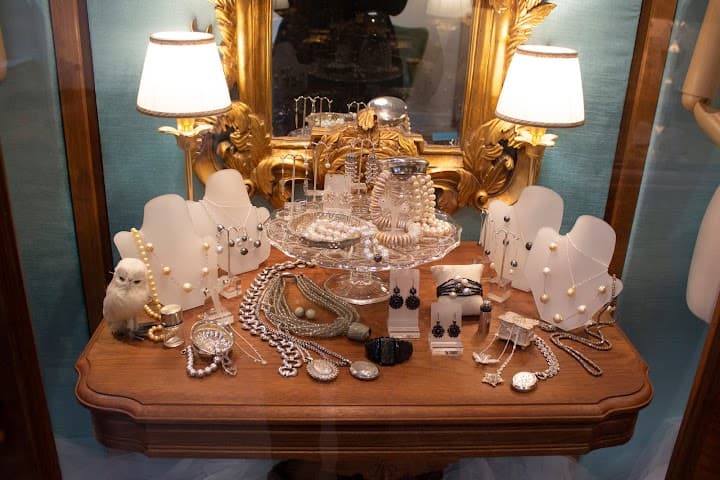 Lisa Esztergalyos Jeweler portfolio 5