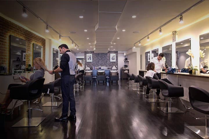 VAL MORE SALON
