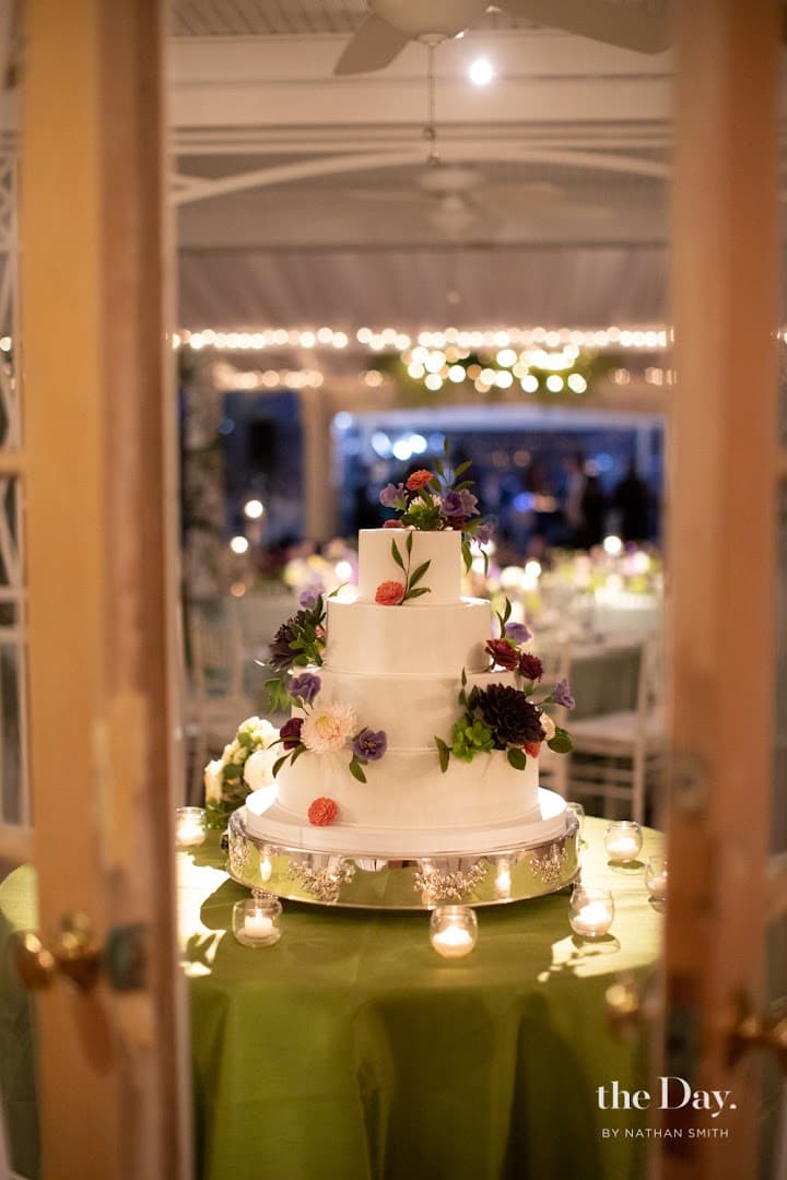 Sarah & Simon Cake Design portfolio 5