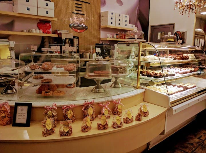 Lark Cake Shop portfolio 3