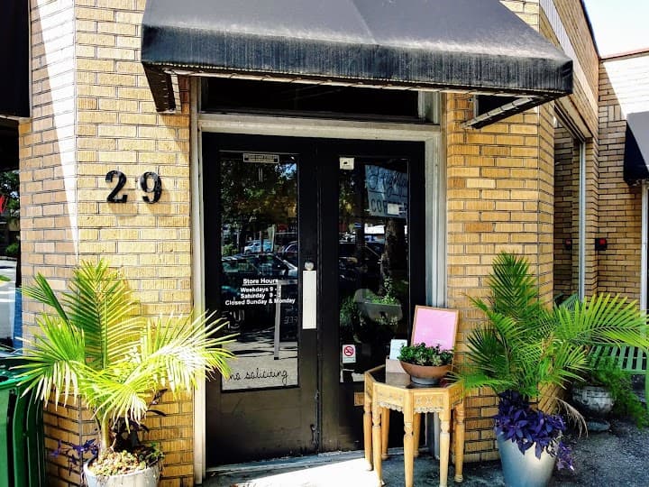 Strawberry Blonde Salon