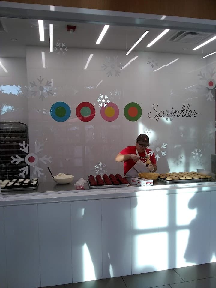 Sprinkles Custom Cakes portfolio 1