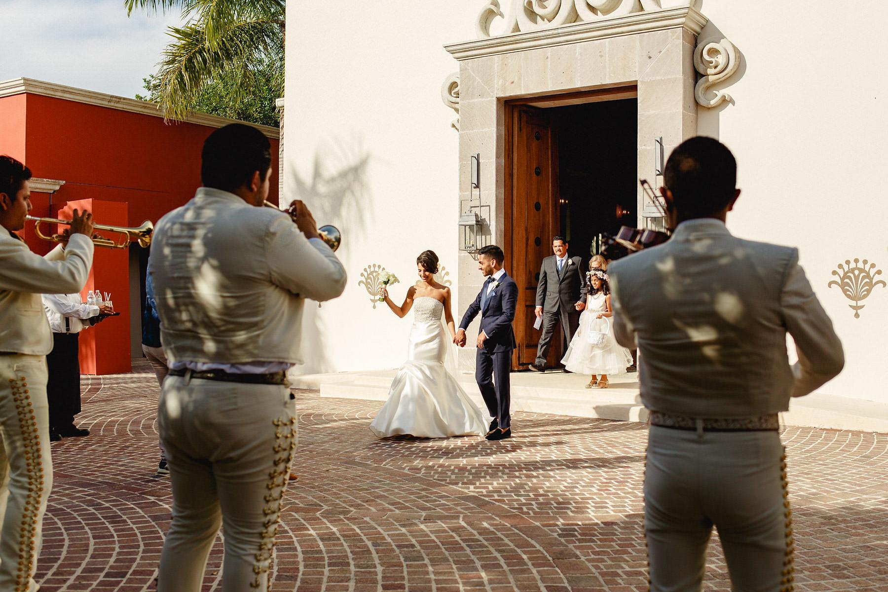 A Modern Summer Wedding at NIZUC Resort & Spa photo 5