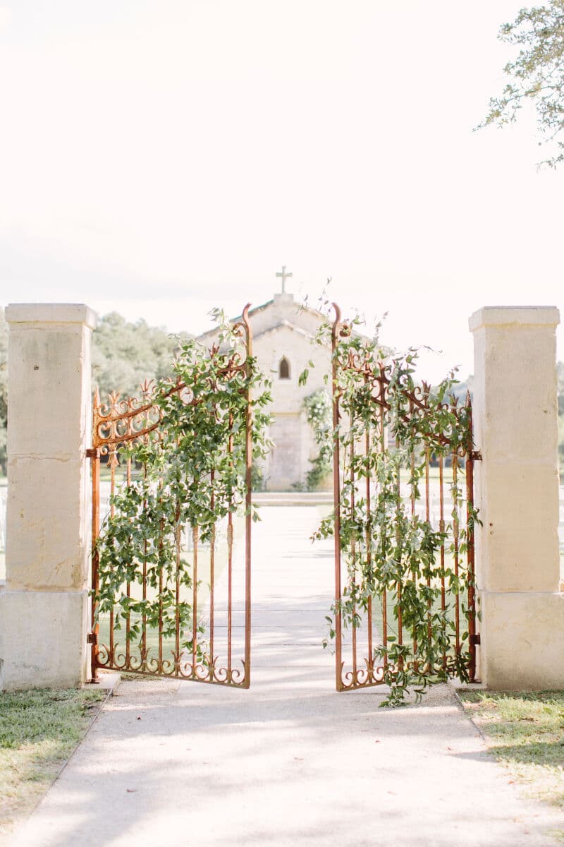 A Romantic Spring Wedding at The Clubs at Houston Oaks photo 2
