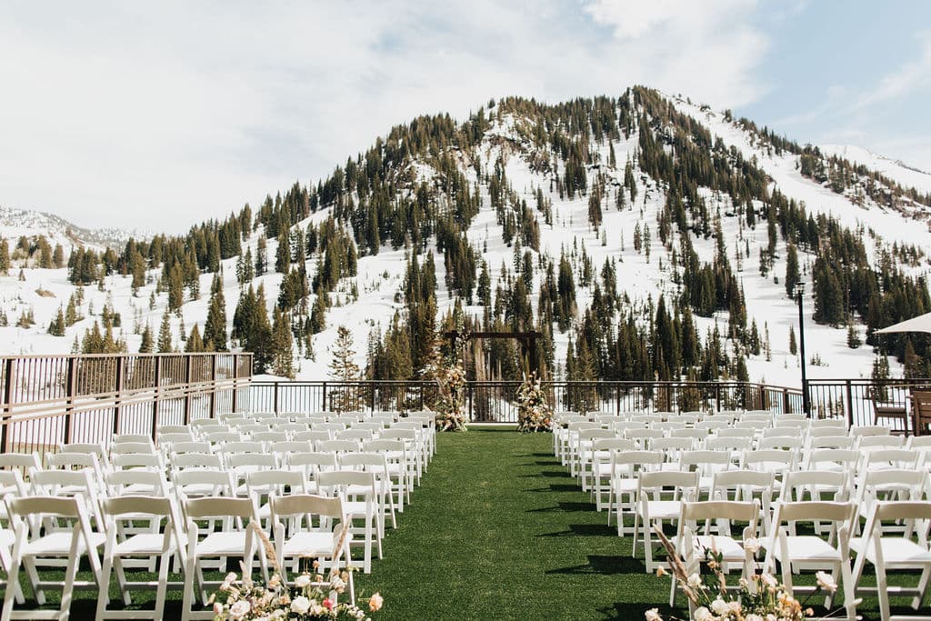 A Classic Winter Wedding at Snowpine Lodge photo 3