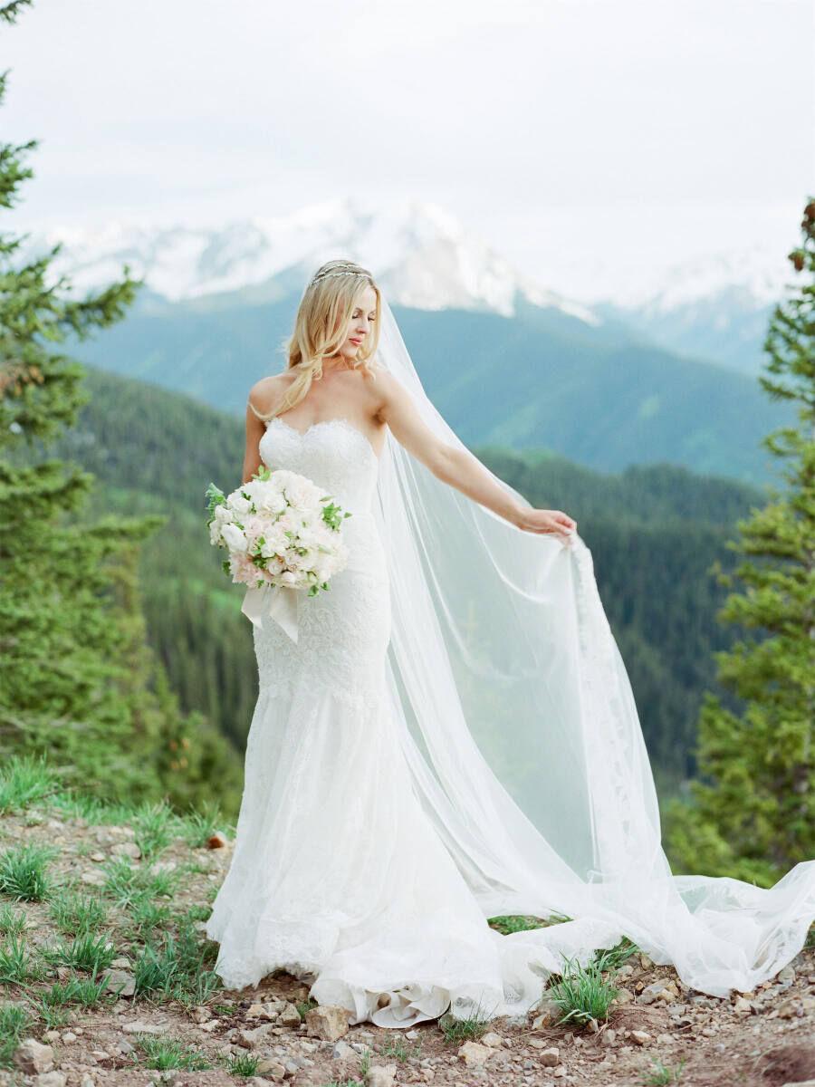 A Classic Summer Wedding at The Little Nell