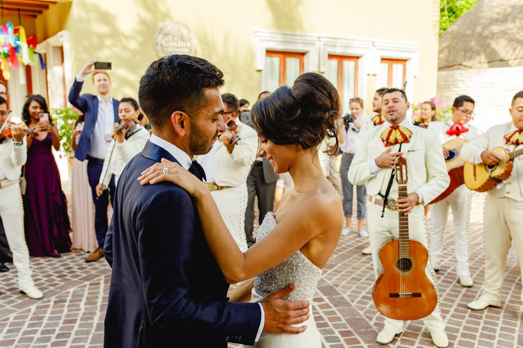 A Modern Summer Wedding at NIZUC Resort & Spa photo 4
