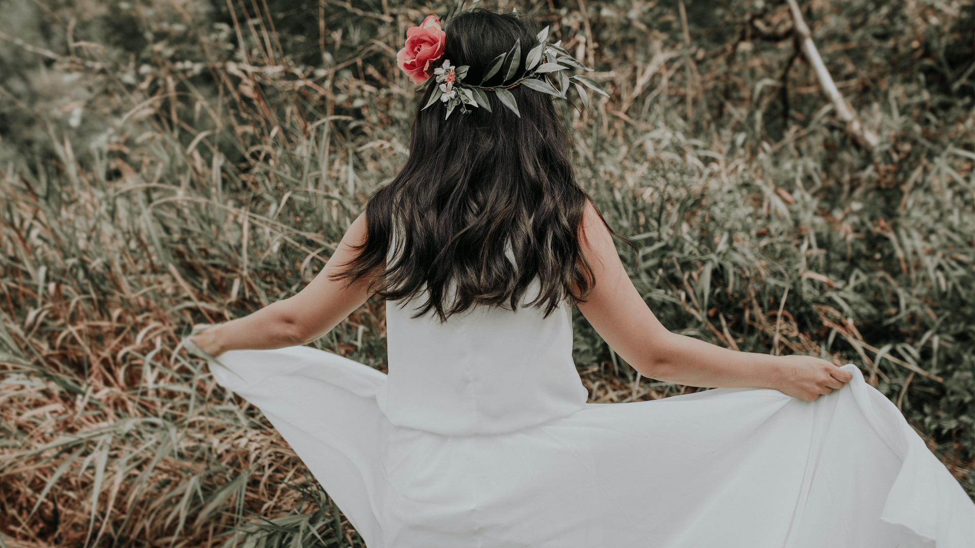 5 Wedding Flower Trends That Are About to Replace the Traditional Bouquet