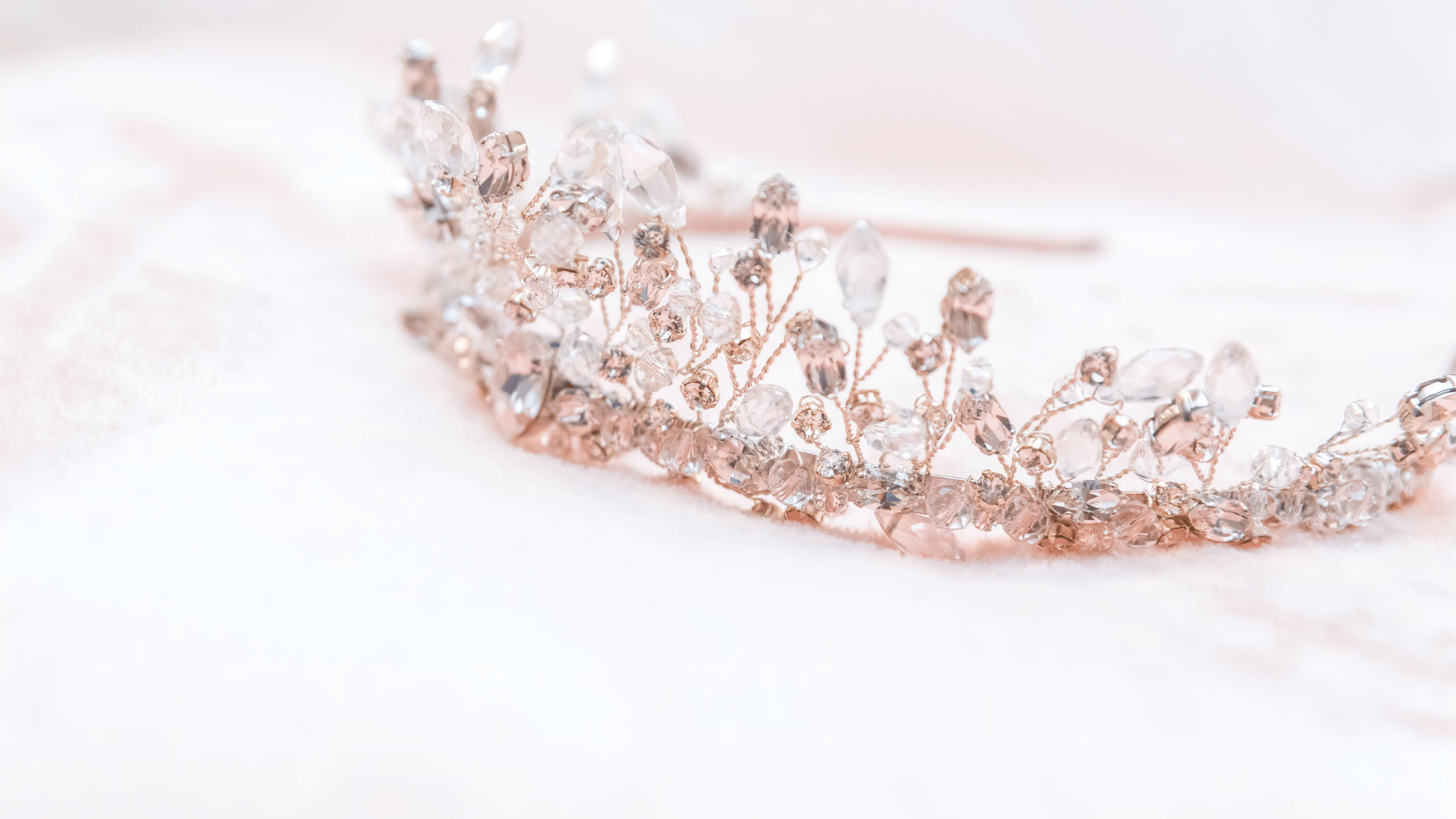 Unveiled: How to Nail a Non-Traditional Wedding Headpiece