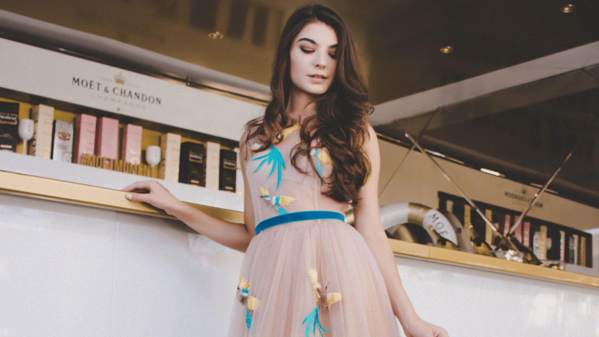 5 Glamorous Golden Globe Looks You'll Want for Your Big Day