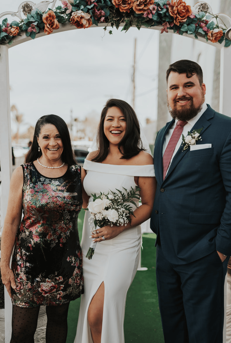 A Modern Las Vegas Wedding at The Little White Wedding Chapel 17