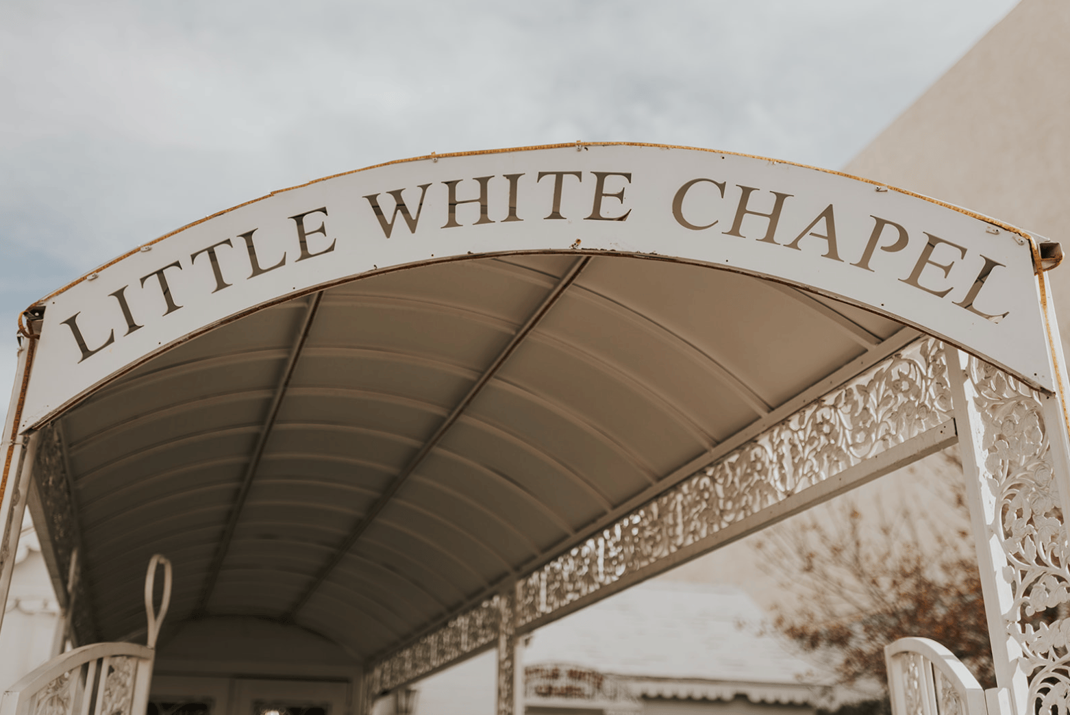 A Modern Las Vegas Wedding at The Little White Wedding Chapel 15