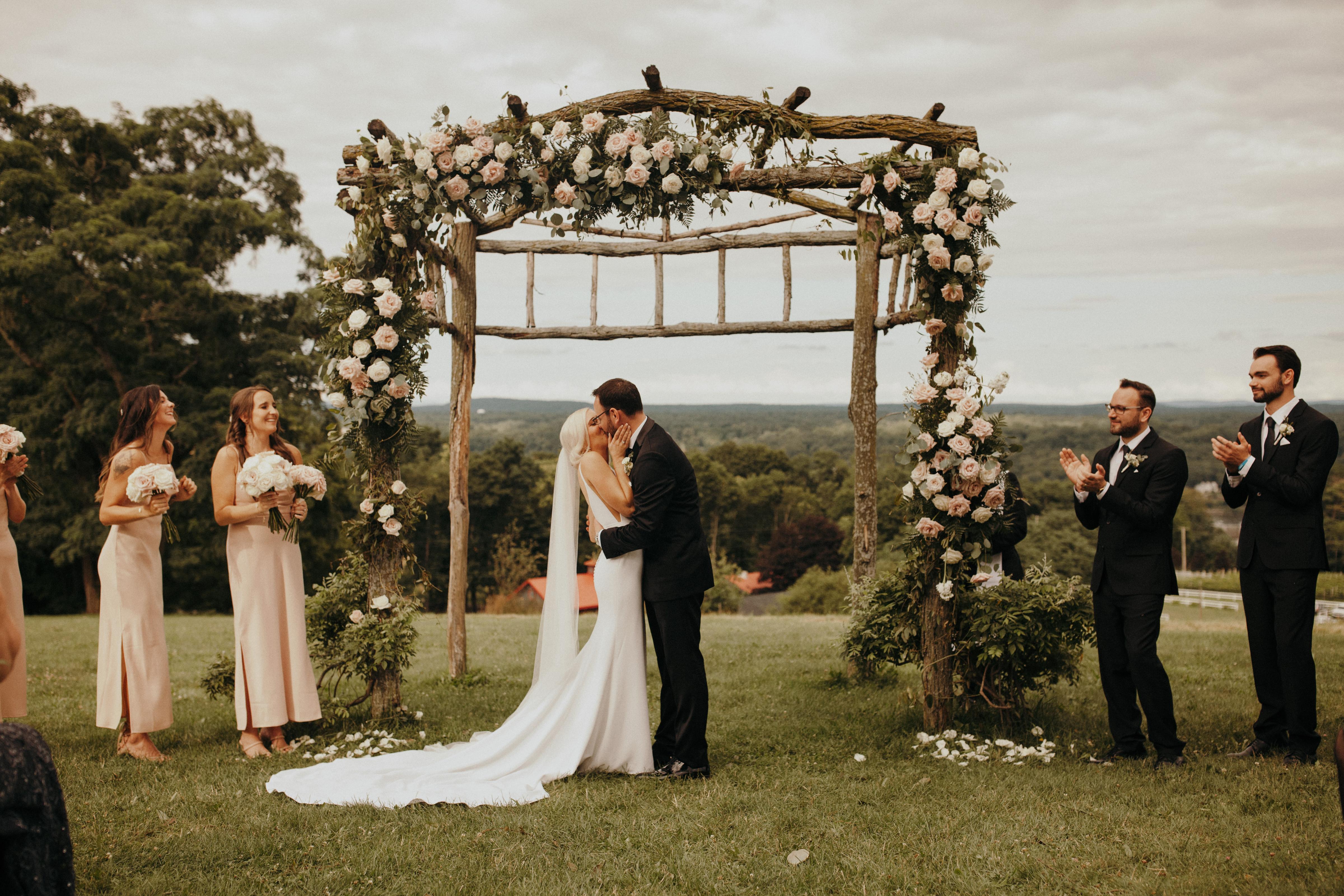 A Classic Summer Wedding at Red Maple Vineyards 7