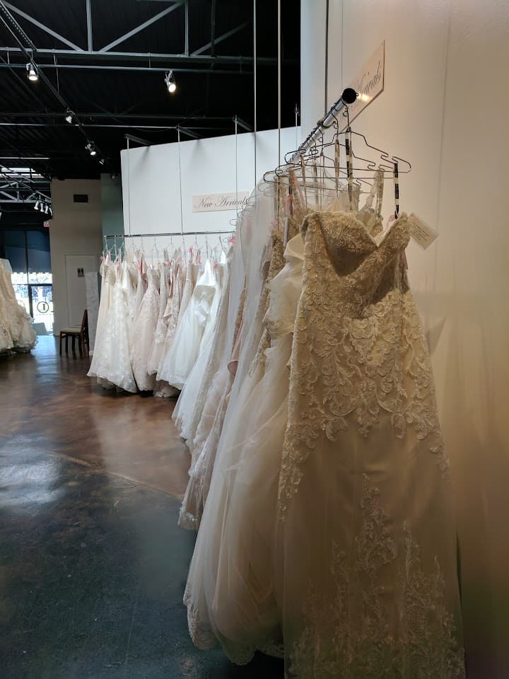 LuLu's Bridal Boutique portfolio 4
