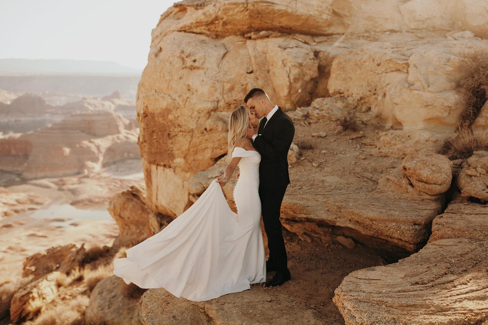 A Non-Traditional Spring Wedding at Lake Powell 31