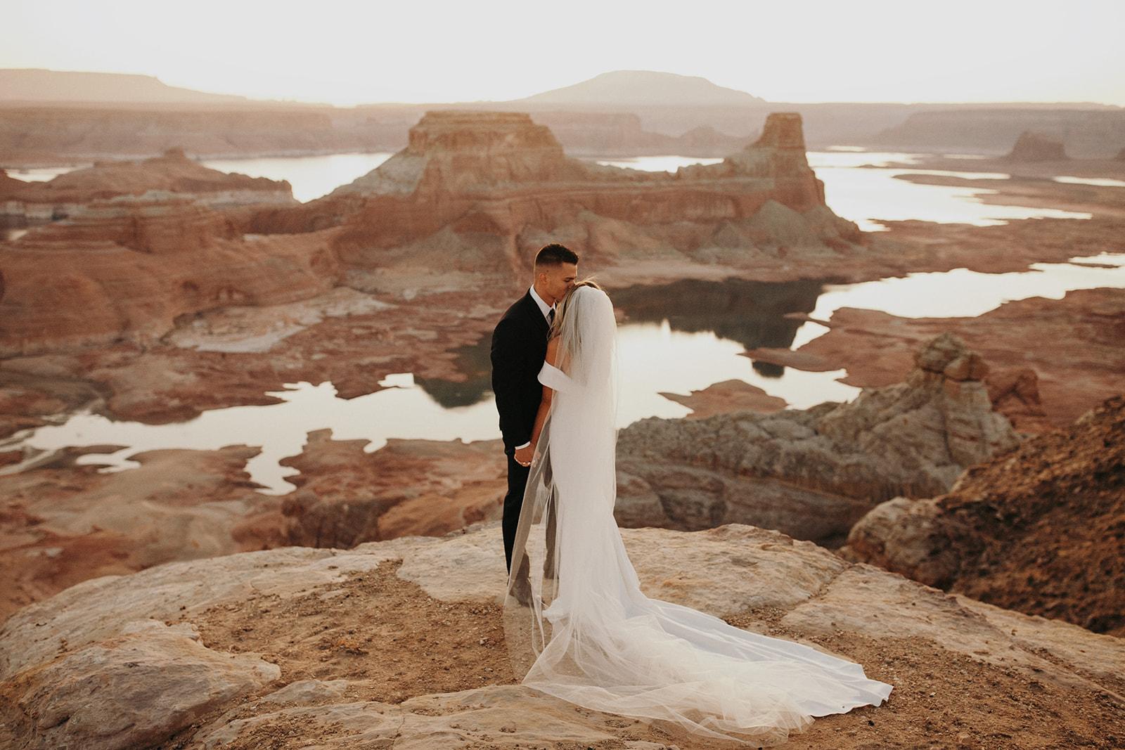 A Non-Traditional Spring Wedding at Lake Powell 18