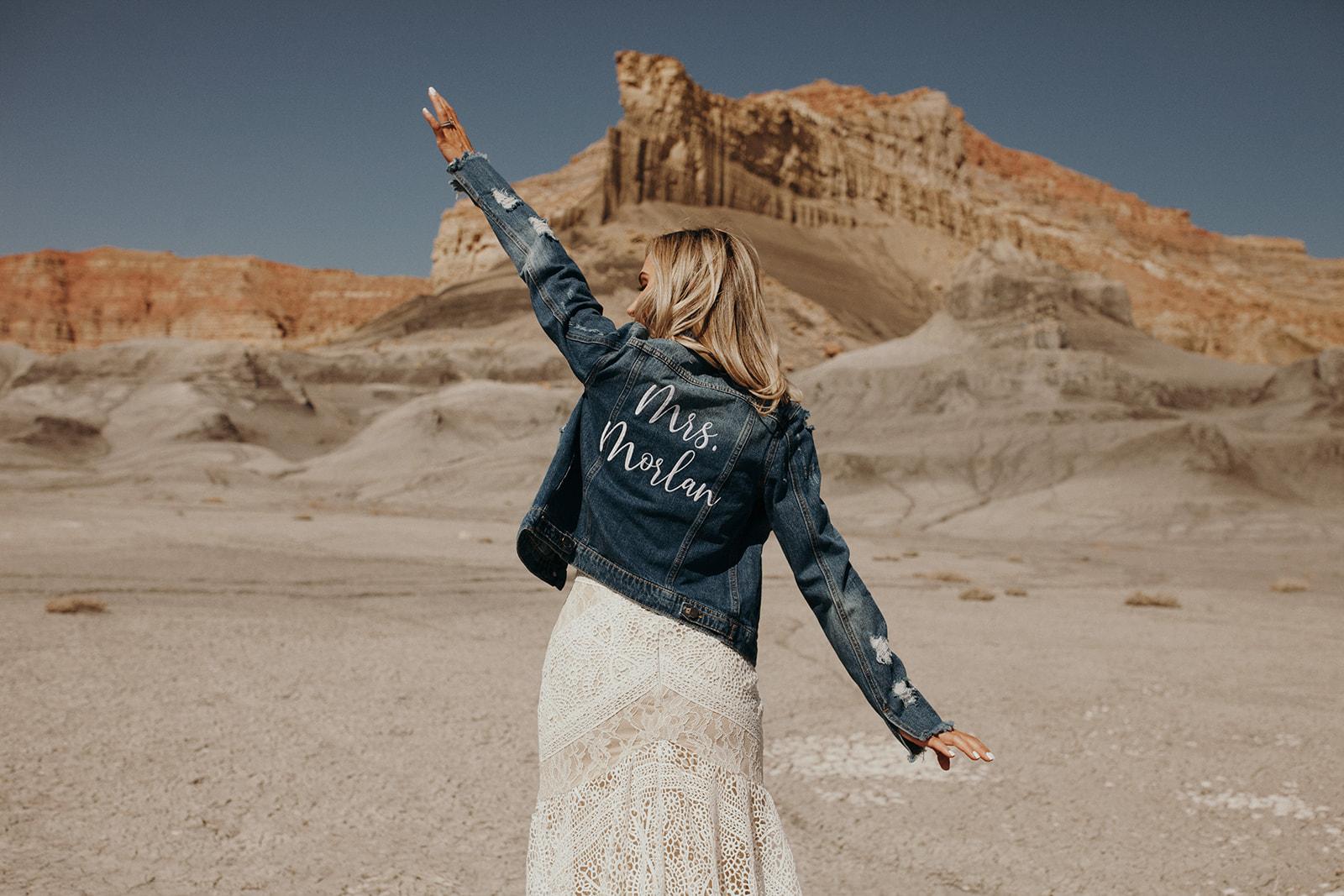 A Non-Traditional Spring Wedding at Lake Powell 22