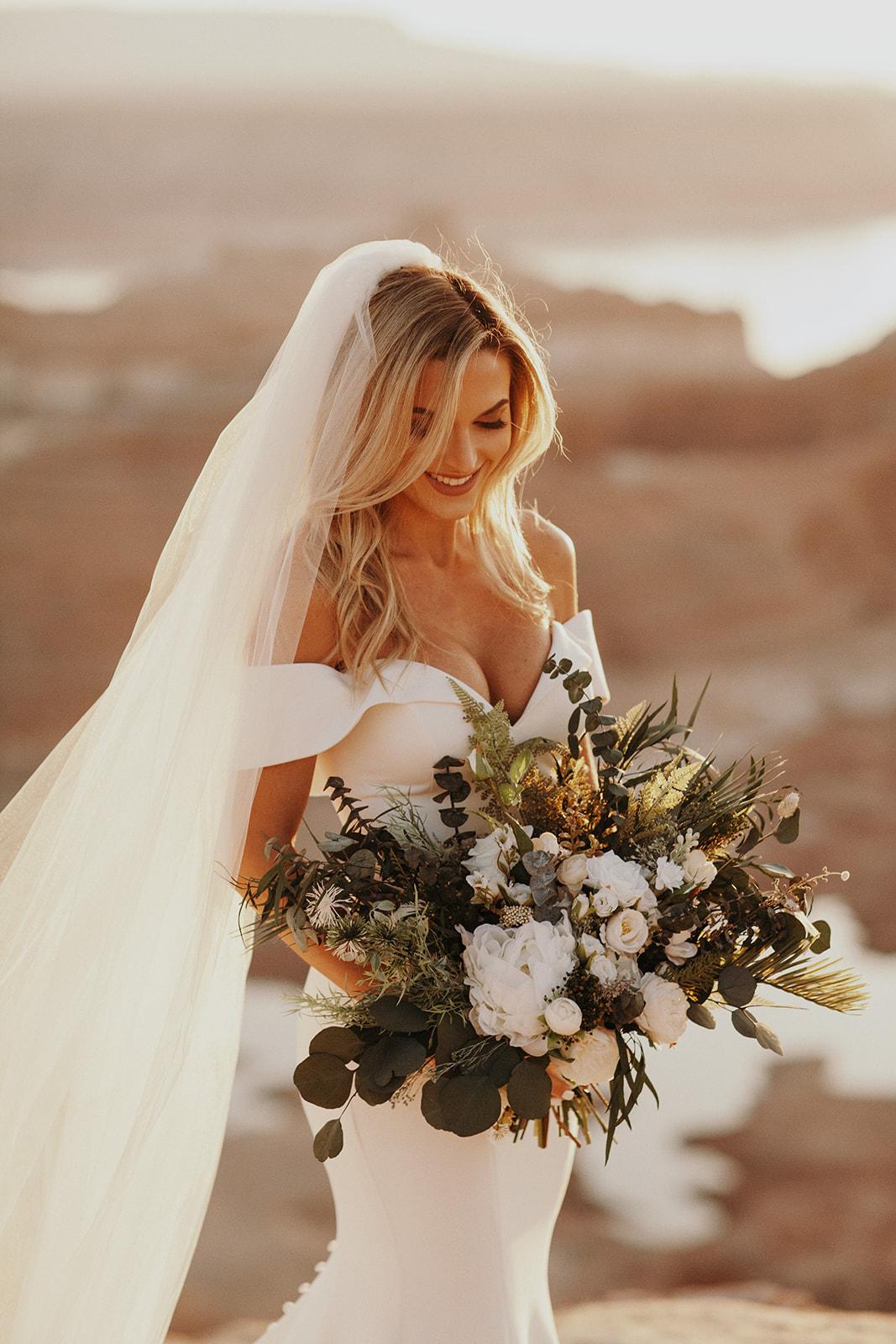 A Non-Traditional Spring Wedding at Lake Powell 19