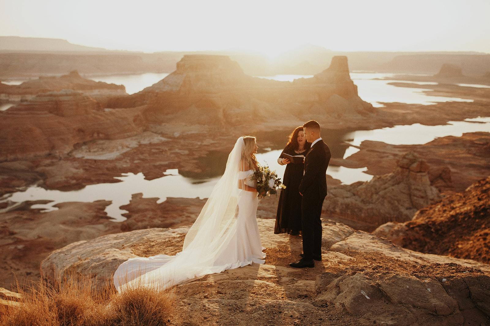 A Non-Traditional Spring Wedding at Lake Powell 27