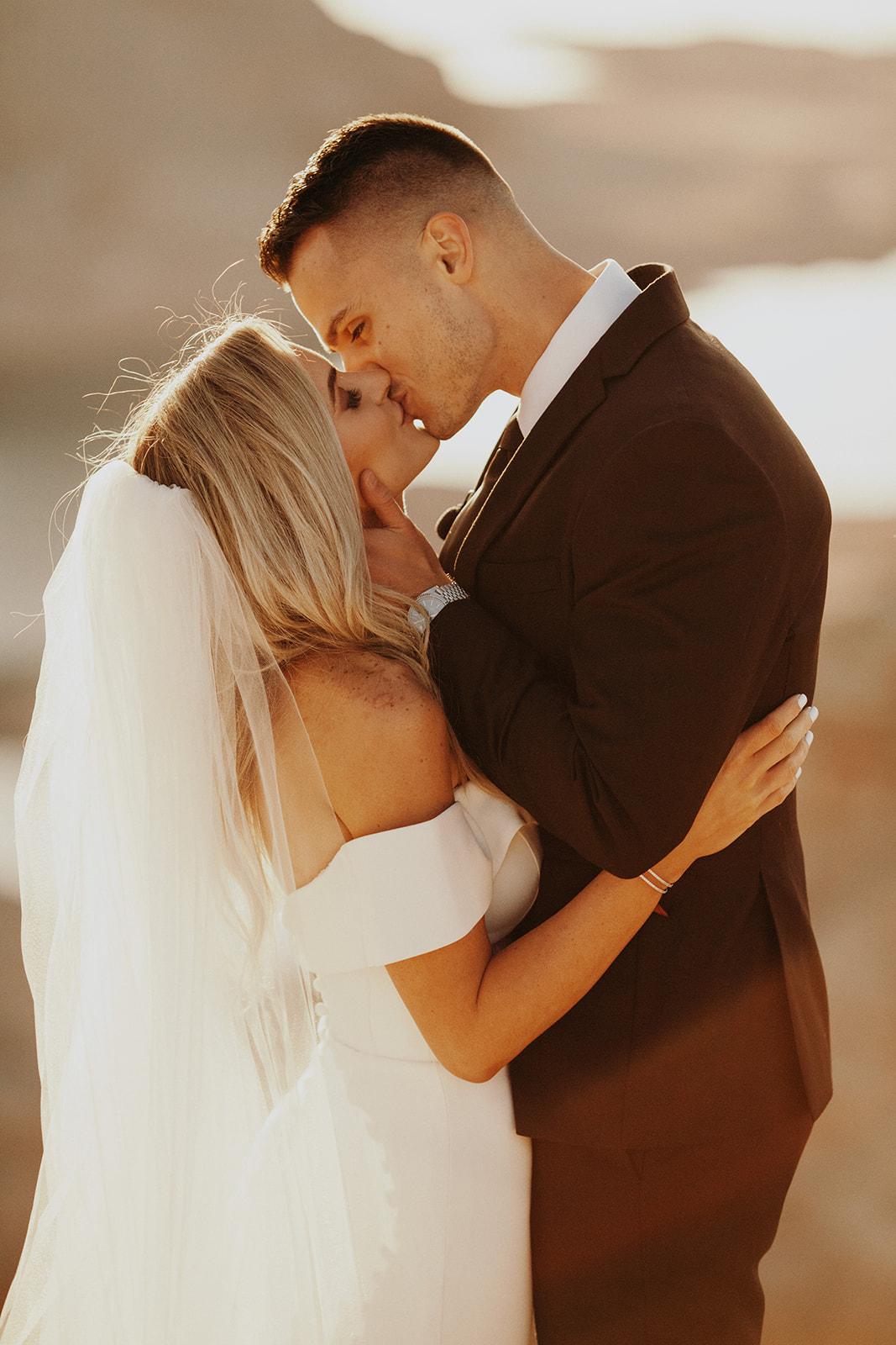 A Non-Traditional Spring Wedding at Lake Powell 7