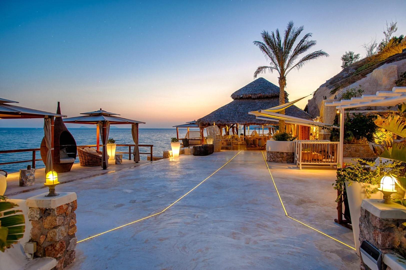 Theros Wave Bar Santorini portfolio 2