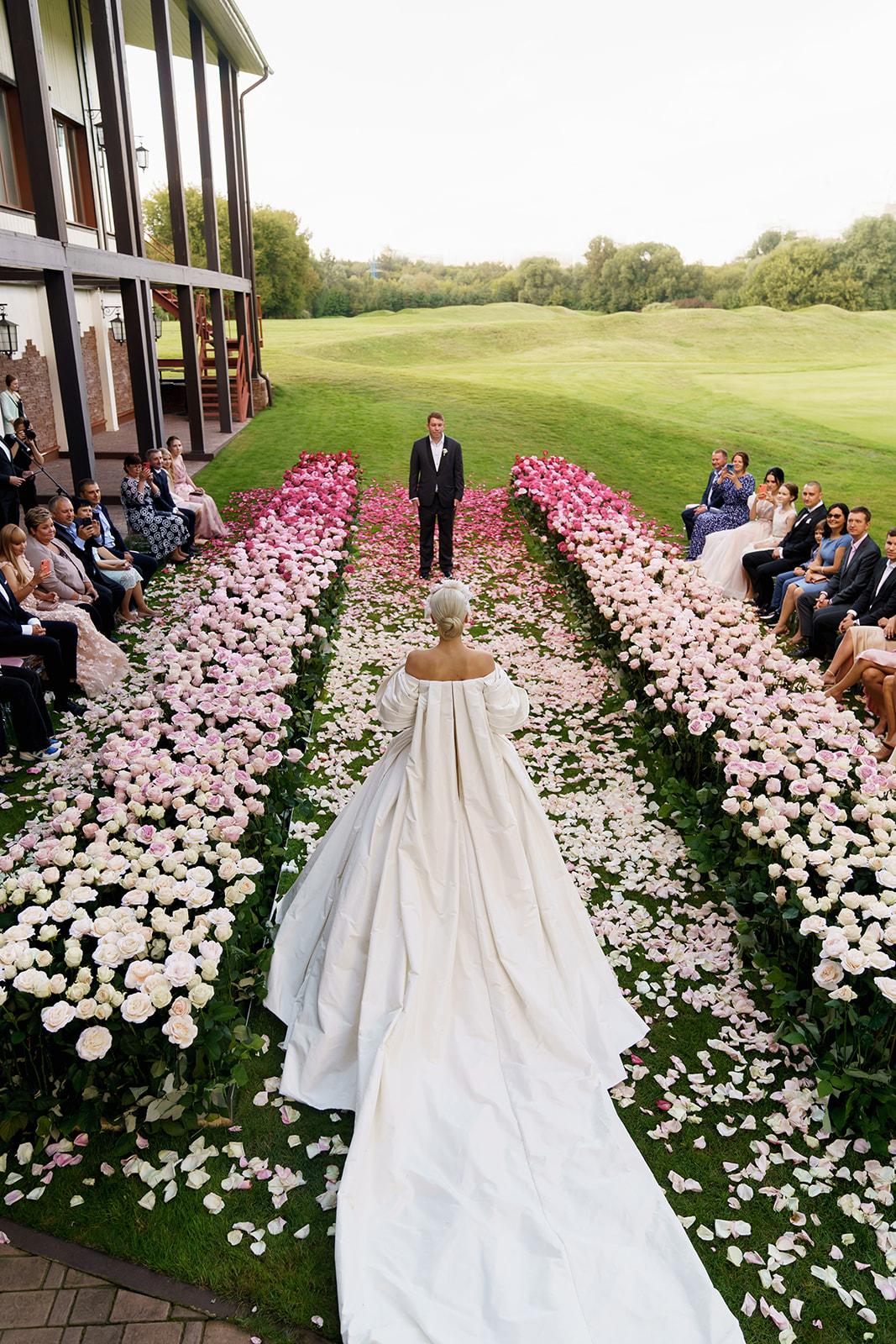 A Glamorous Fall Wedding at Moscow City Golf Club 49