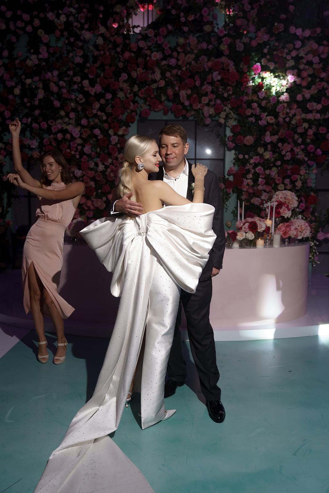 A Glamorous Fall Wedding at Moscow City Golf Club 25