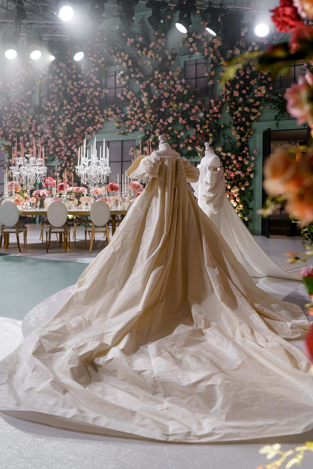 A Glamorous Fall Wedding at Moscow City Golf Club 29